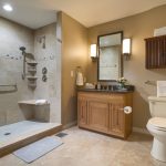 Rénover sa salle de bain pour une personne senior : options et conseils