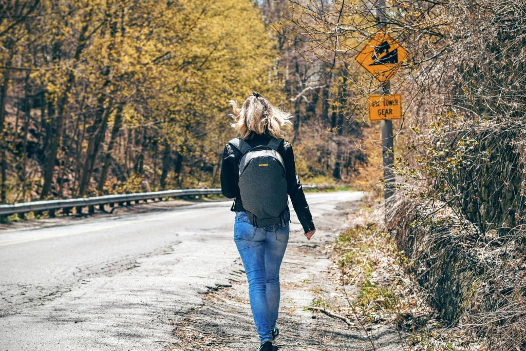 Sécurité en solo : astuces pour voyager serein quand on est célibataire